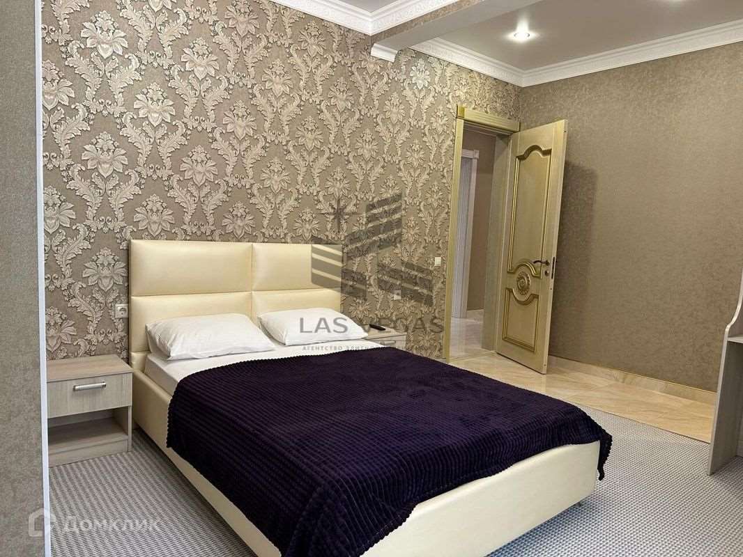 Трехкомнатная квартира Просвещения улица, 85, фото №1