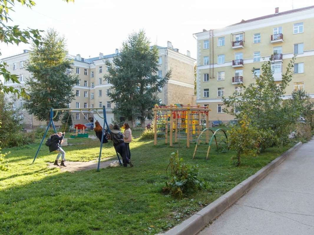 Двухкомнатная квартира Сибиряков-Гвардейцев улица, 15, фото №1